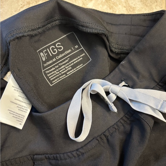 Figs Black Yola Skinny Scrub Pants 2.0 - Picture 4 of 5